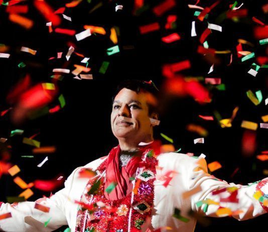 Juan Gabriel: diez años y sigue cantando