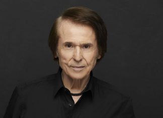 Estrenan documental de la vida de Raphael