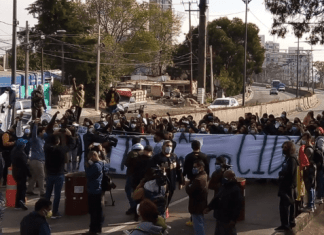 Estudiantes del CIDE bloquen carretera México-Toluca