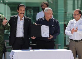 Hidalgo / Abuchean a Omar Fayad en evento de AMLO