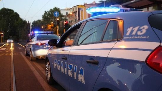patrulla-de-la-jefatura-de-policia-de-catanzaro