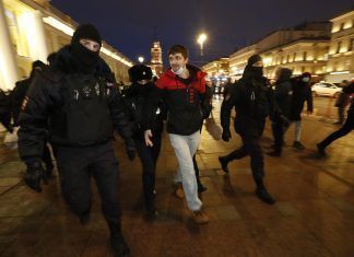 Al menos 700 personas han sido detenidas en Moscú por protestas de conflicto con Ucrania