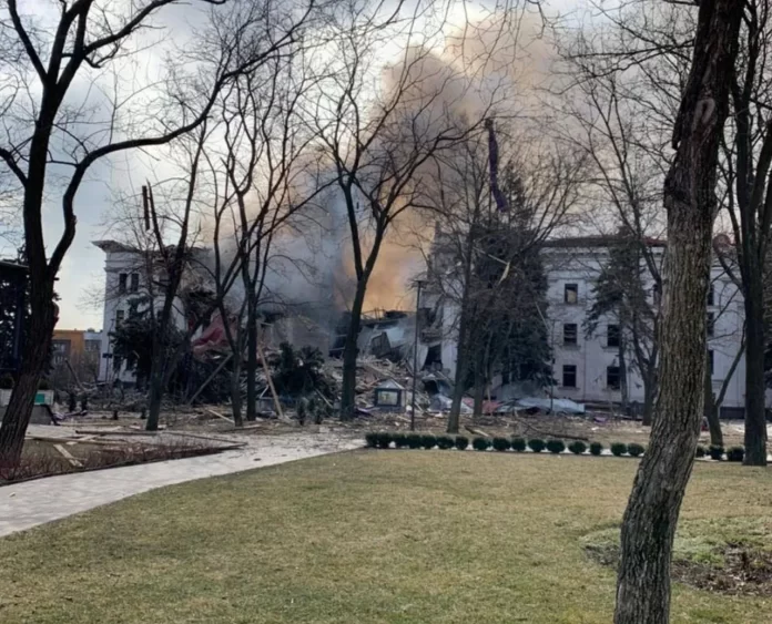 bomberdeo-del-drama-theatre-de-mariupol