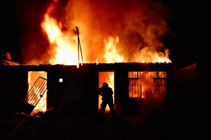 bomberos-de-ciudad-juarez-en-extincion-de-incendio