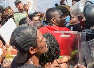Chiapas / Migrantes irrumpen en INM de Tapachula