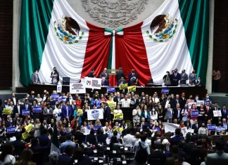 AMLO emplazó a diputados opositores para que digan si van a legislar o no