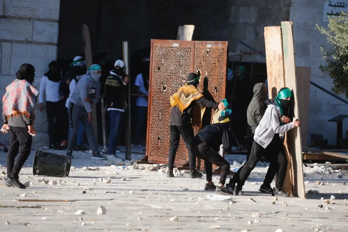 enfrentamientos-con-la-policia-en-la-mezquita-de-al-aqsa