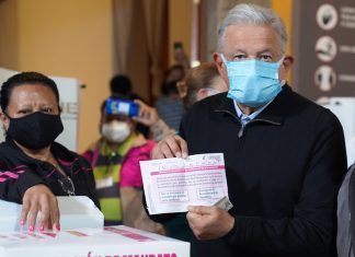AMLO acude a participar en Revocación de Mandato