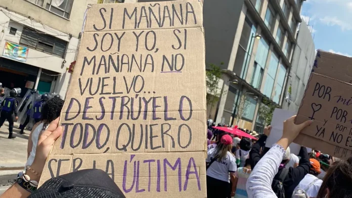 protesta-ciudad-de-mexico-marcha-fgj-feminicidios-desapariciones