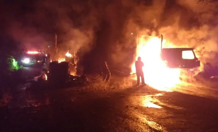 quema-de-traileres-en-uruapan-michoacan