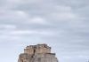 El Enano de Uxmal o el Adivino Pirámide "El Adivino", Uxmal. Cortesía: Luis Briseño Acosta.