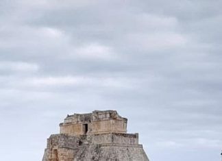 El Enano de Uxmal o el Adivino Pirámide "El Adivino", Uxmal. Cortesía: Luis Briseño Acosta.