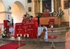 Video | Perrito acaparó la atención al robar pan durante una misa