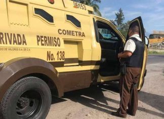 Morelos / Muere perrito atado a camioneta de valores en Cuautla