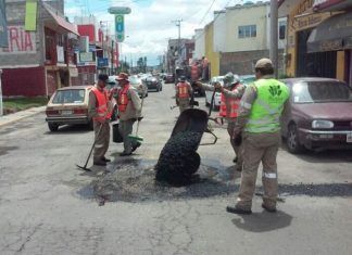 Pachuca avanza en el bacheo de calles