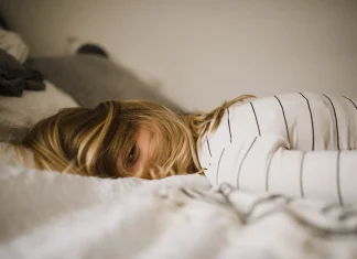 Dormir poco nos vuelve menos generosos, señala estudio