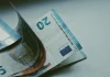 Euro se cambió por encima de la paridad con el dólar
