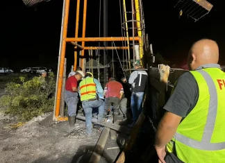 Coahuila / Logran bajar siete metros de profundidad para salvar a mineros