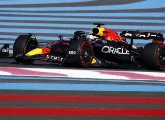 Hard battle between Red Bull against Mercedes