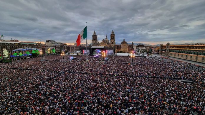 firme en zocalo.