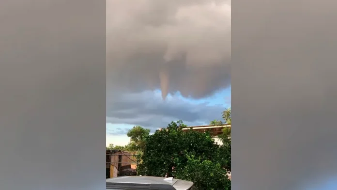 formacion-de-tornado-en-guamuchil-sonora