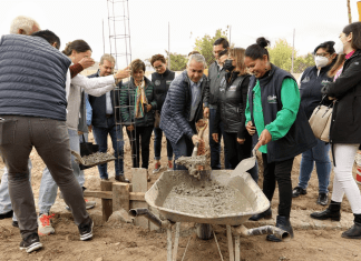 Coloca alcalde primera piedra del Centro Integral y Veterinario de Pachuca