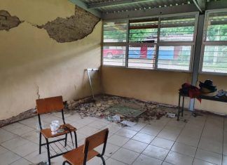 Michoacán / En carpas iniciaron actividades escolares en dos municipios dañados por sismos