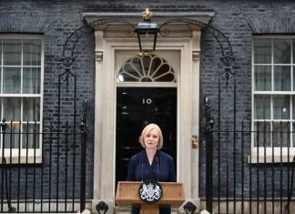 Liz Truss dimite como primera ministra de Reino Unido