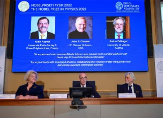 Científicos Alain Aspect, John F. Clauser y Anton Zeilingier ganadores del Premio Nobel de Física