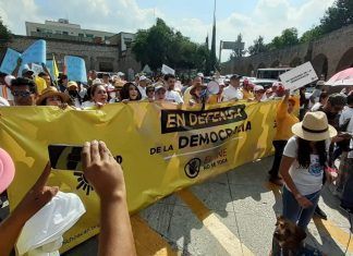La Columna / Repudio general a la reforma electoral en Michoacán