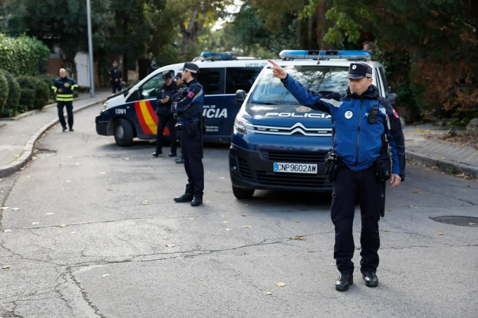 policia-nacional-de-espana-en-embajada-de-ucrania-en-madrid