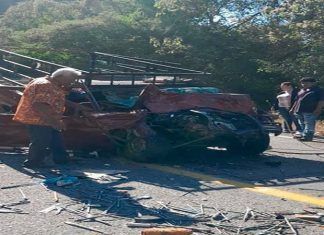 Michoacán / En aparatoso accidente mueren tres personas en Alquila