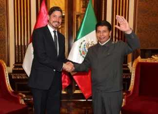 Gobierno de Perú expulsa a embajador mexicano de su país