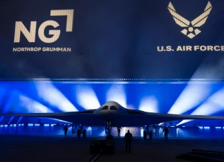 Fuerza Aérea de EU presentó su último avión bombardero