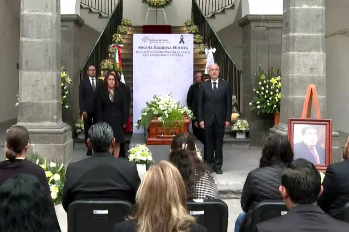 miguel-barbosa-palacio-justicia-puebla-homenaje