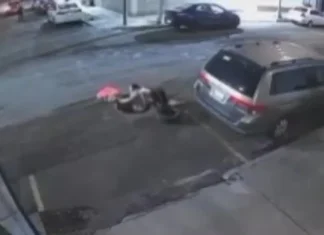 Otro caso más | Mujer cae en #coladera sin tapa en la alcaldía #BenitoJuárez