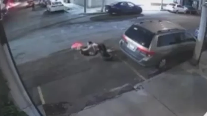 mujer-cae-en-coladera-sin-tapa-en-la-cdmx