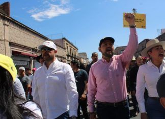 Poder Público / Miles de ciudadanos marchan contra López Obrador y el Plan B en Morelia