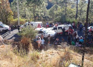 Michoacán / En fatal accidente muere un peregrino y 28 más resultaron lesionados