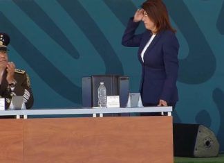 Acompaña Mariela Gutiérrez al presidente Andrés Manuel López Obrador, en el Día del Ejército