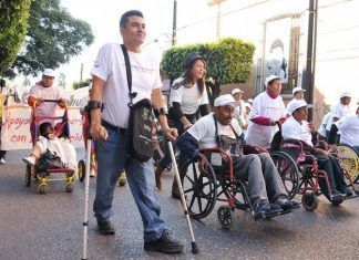 Personas discapacitadas y pobres sufren doble discriminación
