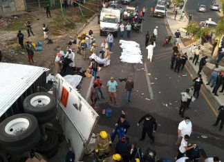 Suman 17 migrantes muertos por un accidente en Puebla