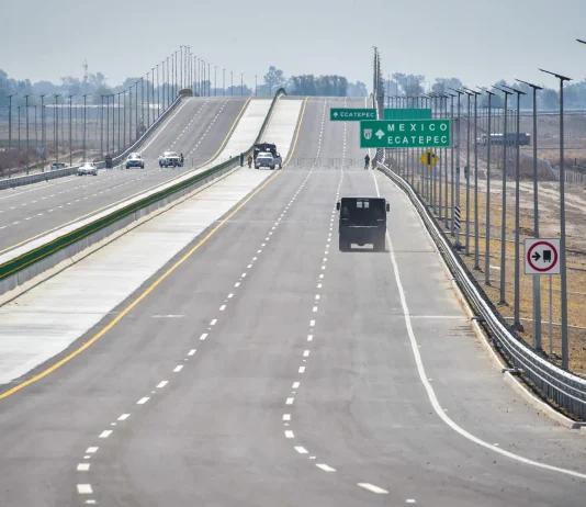 Se Comenta Solo Con / Obras