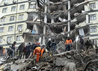 Suman más de 2 mil muertos y 11 mil heridos tras terremoto en Turquía y Siria