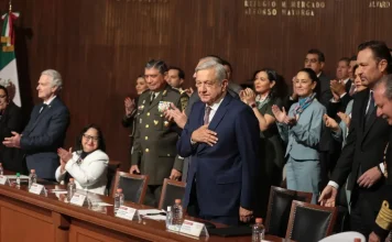 Palabras Más / Duelo en Querétaro