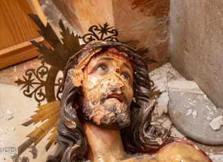 Detiene a estadounidense en Jerusalén por dañar estatua de Jesús