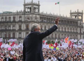 Palabras Más / Demagogia multitudinaria