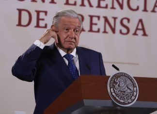 Palabras Más / Presidente sin altura