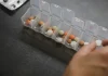Cofepris negó que exista rezago en trámites para medicamentos controlados