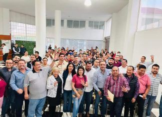 Grupos políticos cierran filas en torno a la maestra Delfina